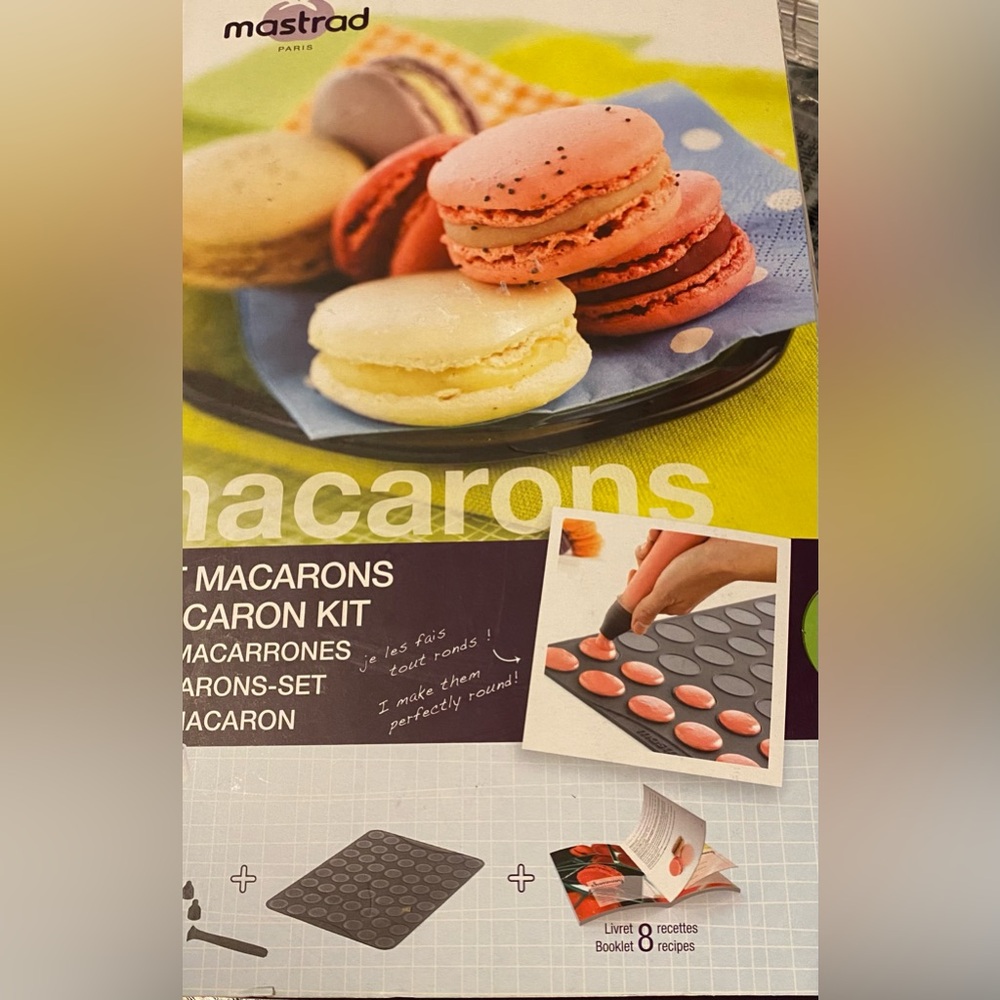 Mastrad(Paris) macarons kit new in box